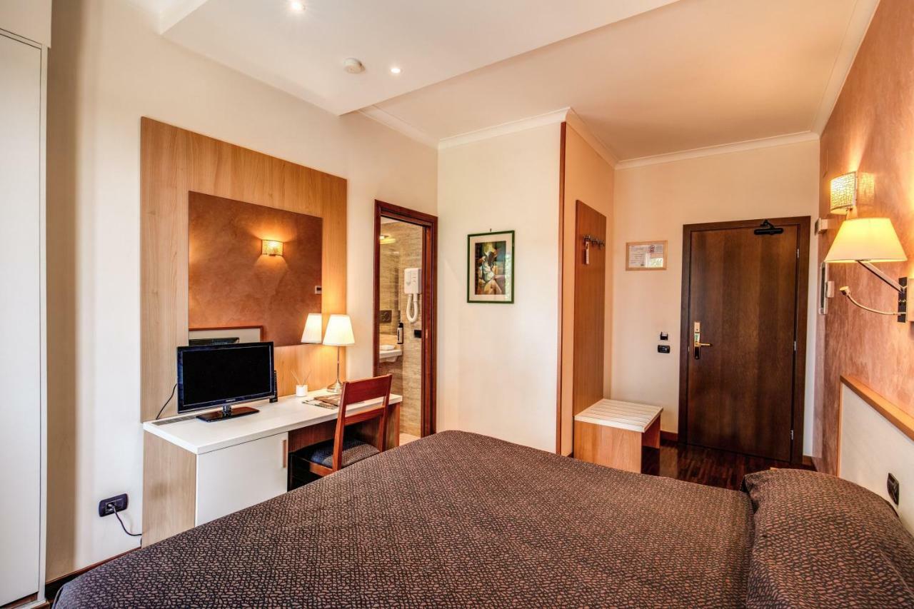 Hotel Roma Tiburtina Metro Εξωτερικό φωτογραφία